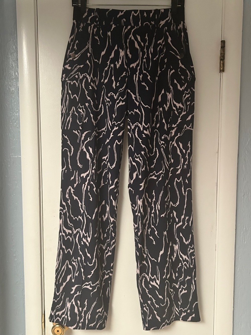 NWOT Women's ATHLETA Vienna Cargo Pant Abstract Navy  Size 6